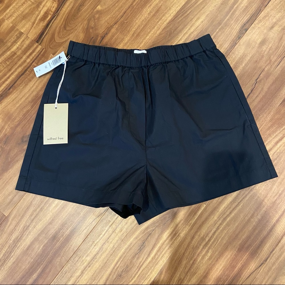 SOLD Aritzia Wilfred Free Breeze 3” Shorts